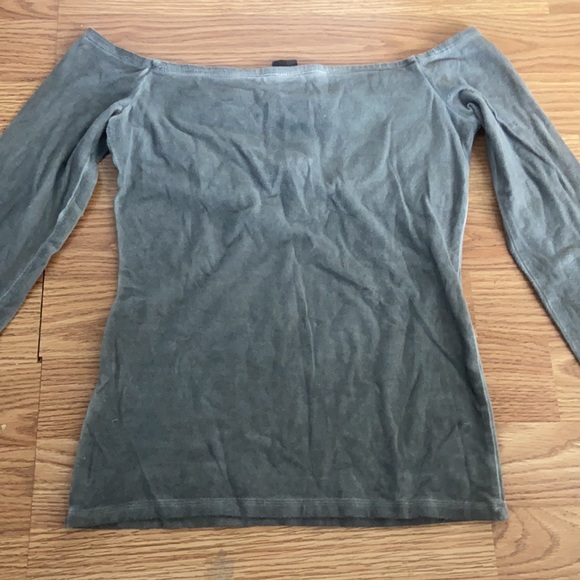 Hollister off the shoulder gray top in size M - Picture 5 of 5